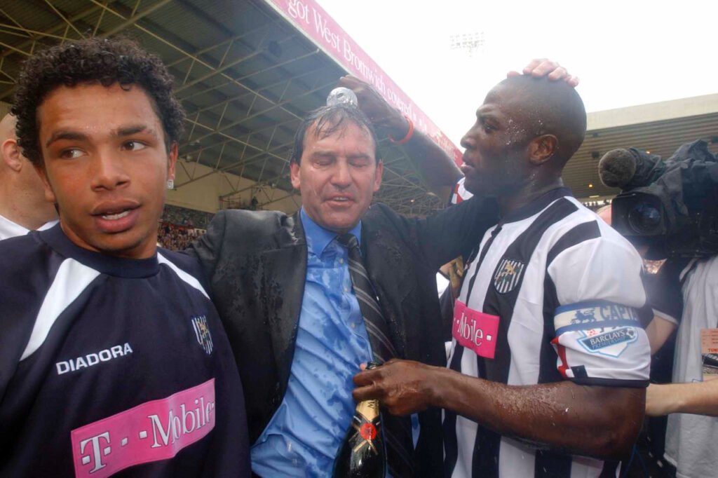 Bryan Robson Kieran Richardson Darren Moore célèbrent le maintien de West Bromwich Albion