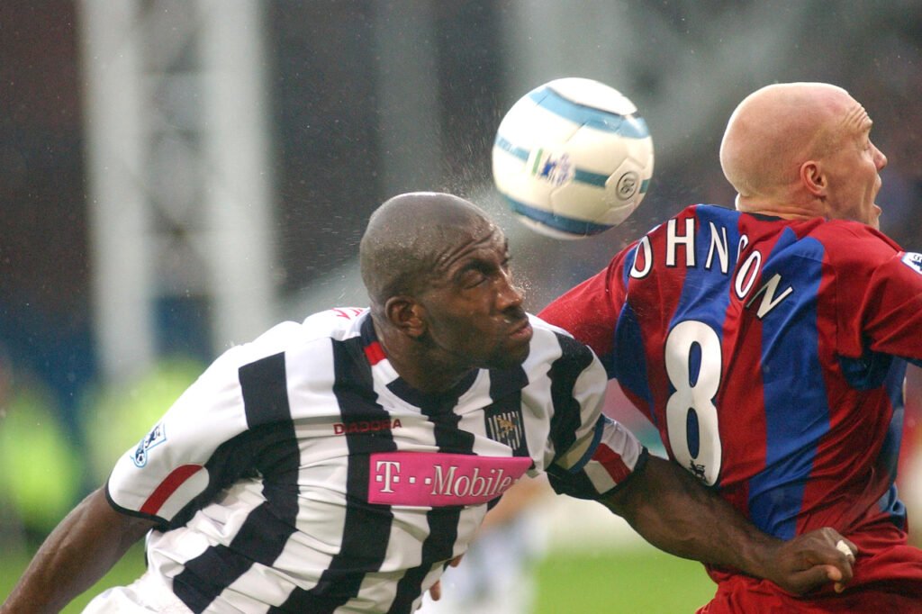 Darren Moore au duel avec West Bromwich Albion