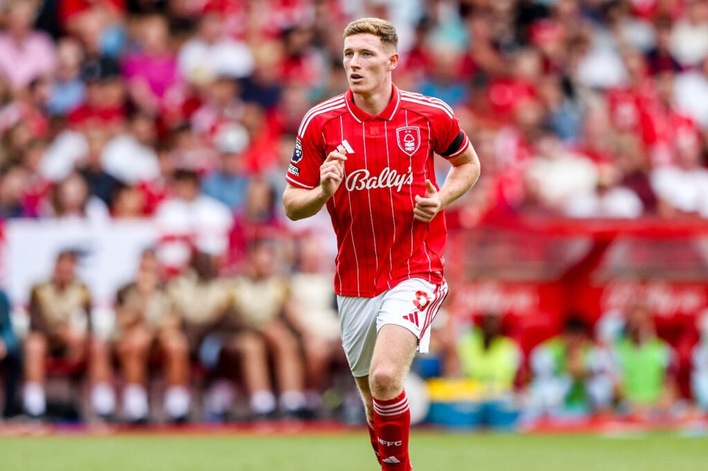 Elliot Anderson milieu de terrain Nottingham Forest Premier League