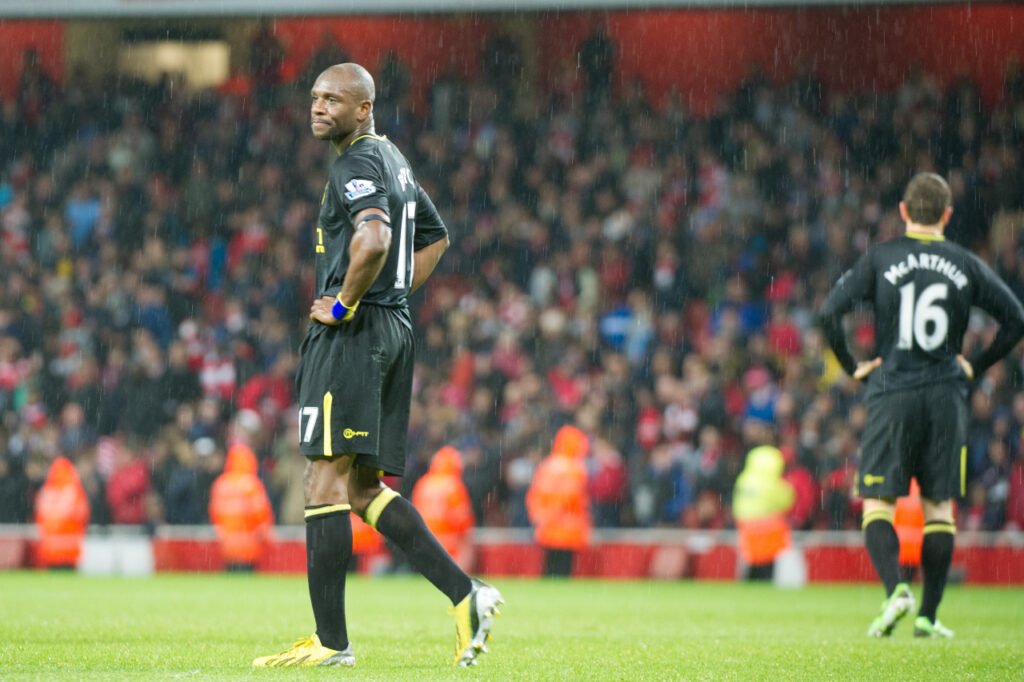 Emmerson Boyce et James McArthur pour Wigan lors de la rencontre de Premier League contre Arsenal