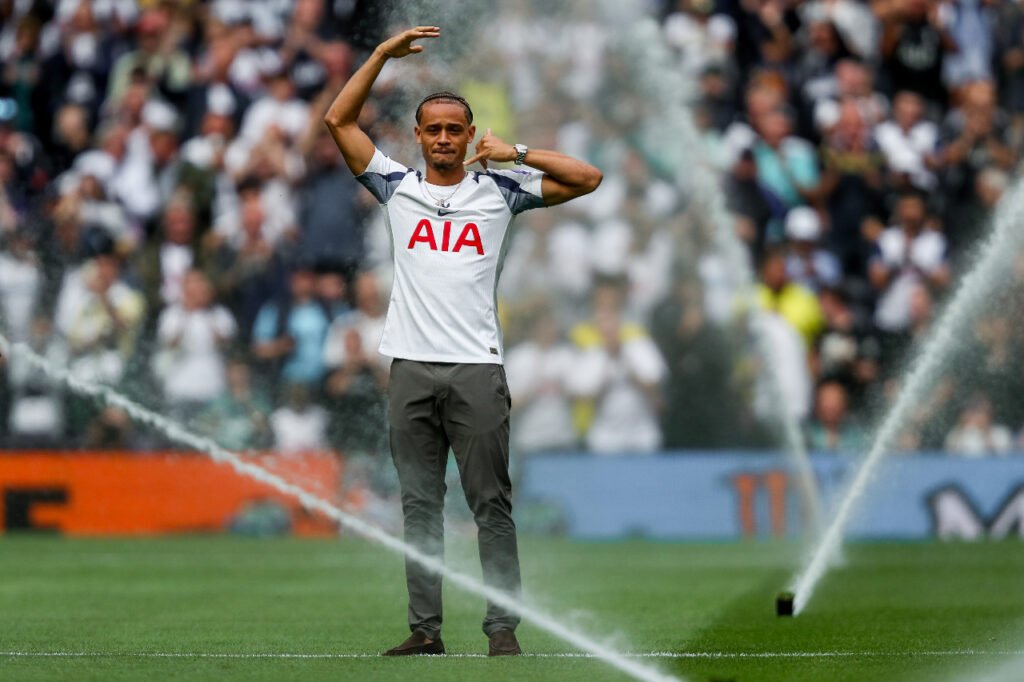 Xavi Simons lors de sa présentation avec Tottenham Hotspur