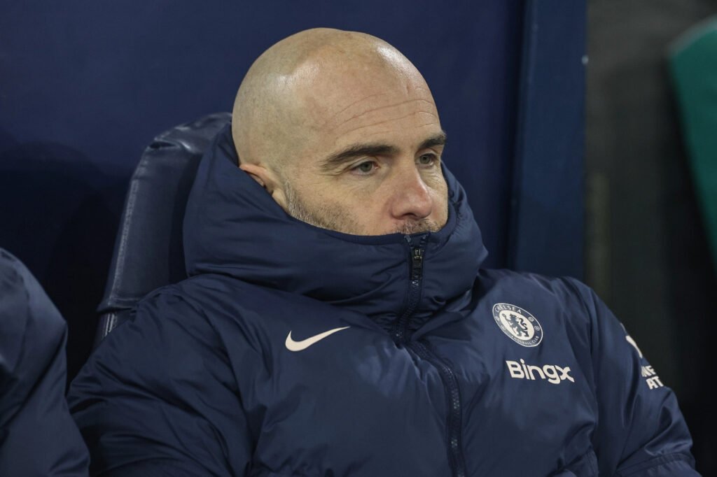 Enzo Maresca manager Chelsea sur le banc de l'Etihad Stadium à Manchester City