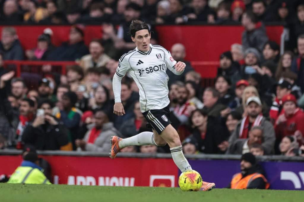 Harry Wilson en plein dribble pour Fulham