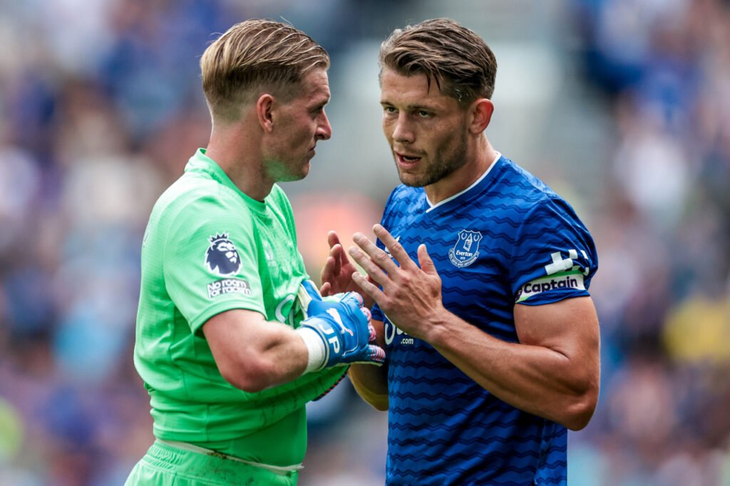 Jordan Pickford et James Tarkowski en pleine discussion à Everton