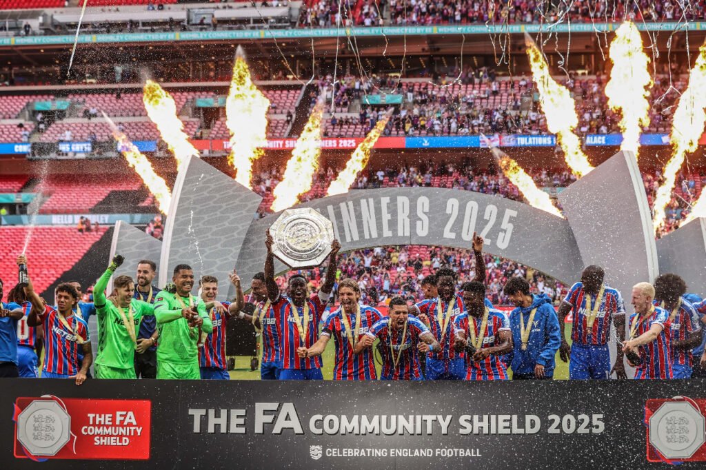 Les joueurs de Crystal Palace célèbrent le titre lors du Community Shield 2025