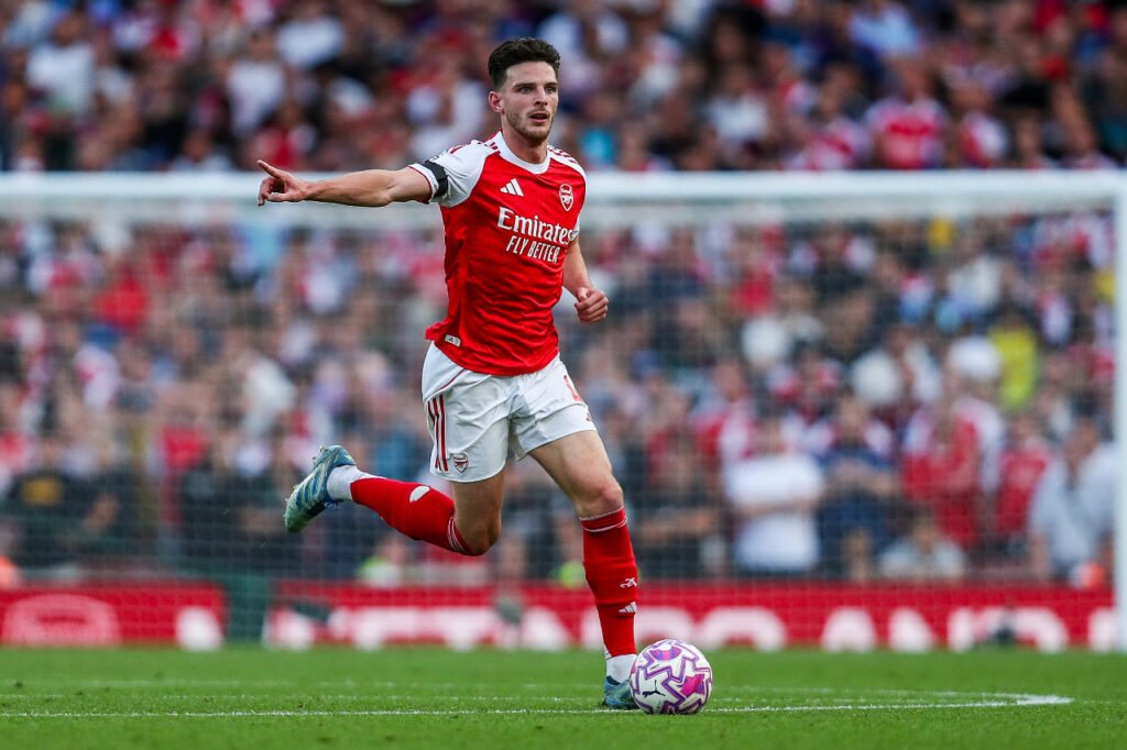 Declan Rice en possession avec Arsenal en Premier League