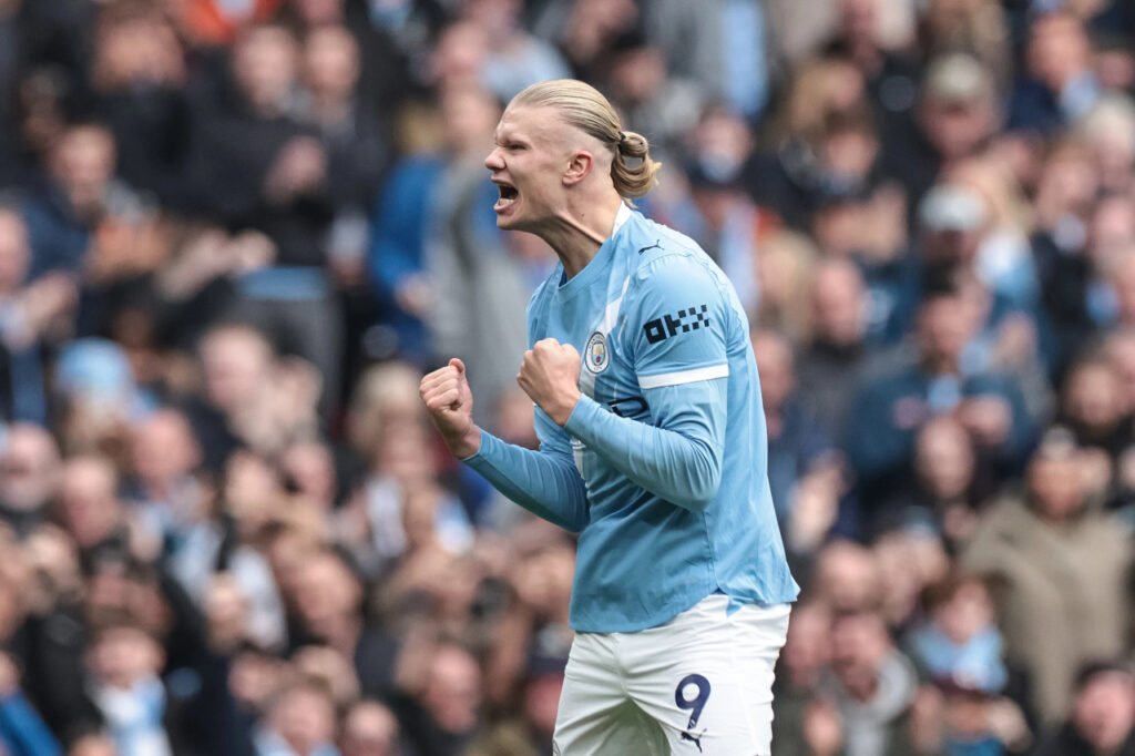 Erling Haaland célèbre un but avec Manchester City en Premier League