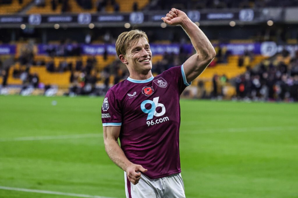 Zian Flemming célèbre la victoire de Burnley à Wolverhampton en Premier League