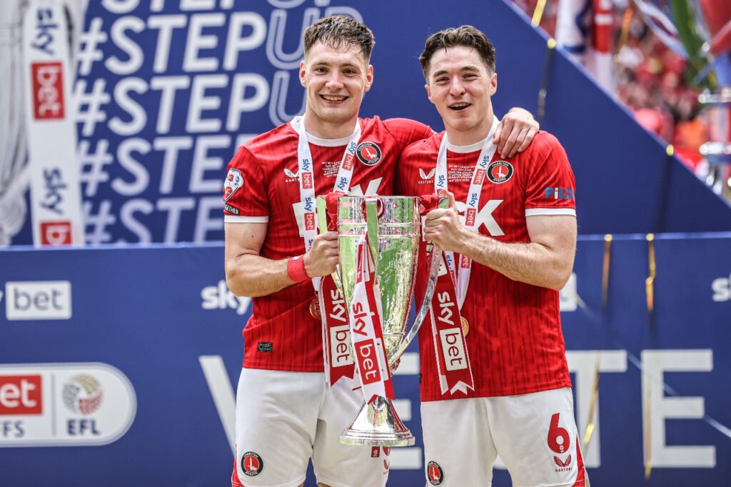 Charlton Athletic célèbre sa victoire lors des play-offs d'accession au Championship en 2025